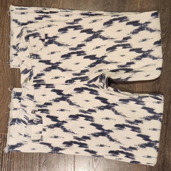 ❤️ FREE PEOPLE HIGH RISE CROP FLARE JEANS - BLUE WHITE INDIGO SKIES IKAT PRINT 6 - Picture 5 of 13